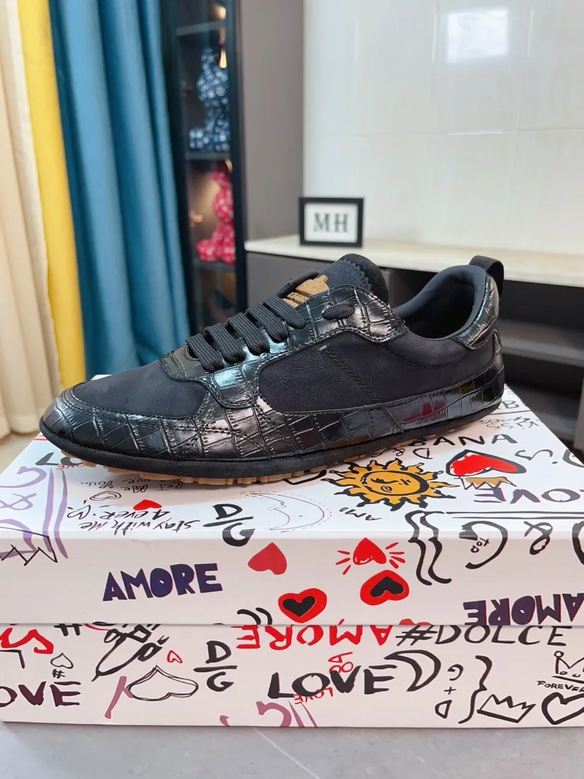 Men's shoes💰560🌹🌹"Dolce & Gabbana DG" original imported first-layer cowhide➕sheepskin lining, light on the foot, comfortable, versatile, original special outsole🔥favored by trendy men, welcome to compare quality🔥exquisite luxury, super A level! Compared with the genuine product at the counter, the version is no worse at all! Code number 38-44